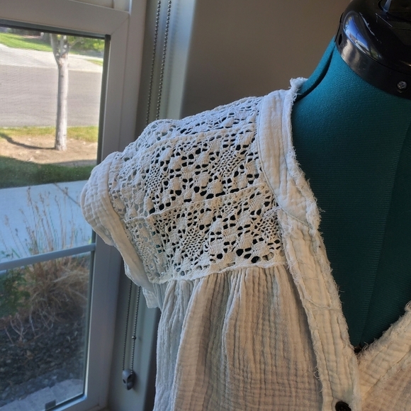 FRYE CREAM LACE EYELET BACK PANEL 100% COTTON SLEEVELESS BLOUSE TOP WOMEN MEDIUM - Picture 4 of 12